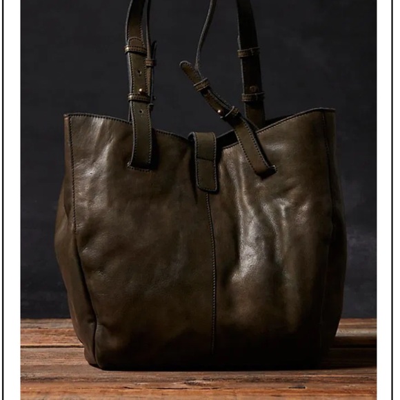 We The Free - Echo Leather Tote
Brand new - Picture 13 of 16